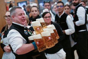 Vokietijoje po dvejų metų pertraukos vėl prasideda alaus šventė „Oktoberfest“