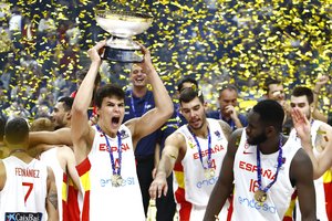 „Eurobasket 2022“ auksas suspindo ant Ispanijos rinktinės žaidėjų krūtinių: finale neleido prancūzams net pasvajoti