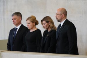 Ukrainos pirmoji ponia atidavė pagarbą prie karalienės Elizabeth II karsto ir susitiko su Velso princese: užfiksavo liūdną akimirką