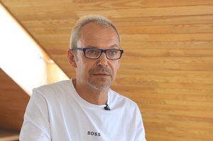 Aras Vėberis apie buvusį scenos kolegą Alaną Chošnau: „Net baisiausiam košmare negalėjau įsivaizduoti tokios išdavystės“