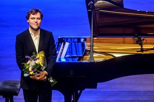 Lietuvos kamerinis orkestras sezoną pradeda su Andriumi Žlabiu