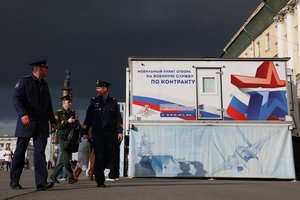 Ukrainos kontrpuolimo akivaizdoje, Rusijos Dūma stipriai griežtina bausmes kareiviams – už pasidavimą baus įkalinimu