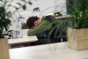 Emocinė sveikata darbe: ką turėtų daryti organizacijos, kad darbuotojai neperdegtų