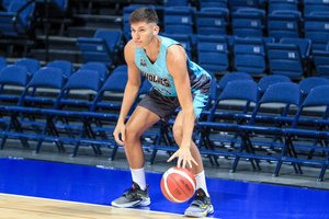 Dvyliktasis žaidėjas: „Wolves“ gretas papildė su komanda treniravęsis Herkus Kumpys