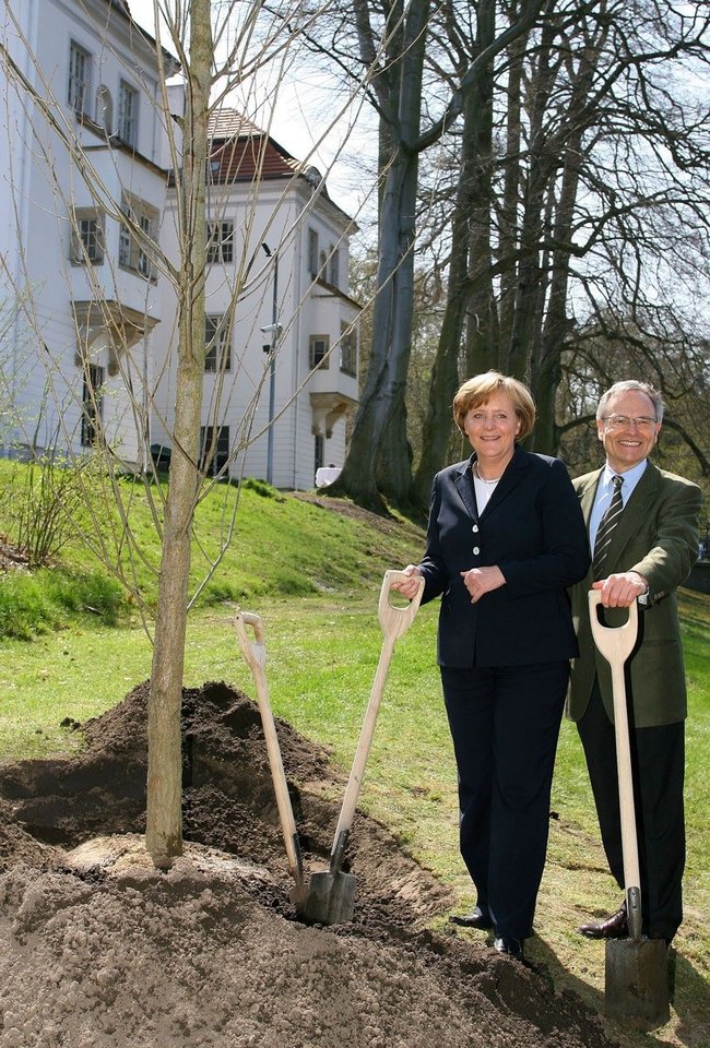 Guntheris Fielmannas ir Angela Merkel.