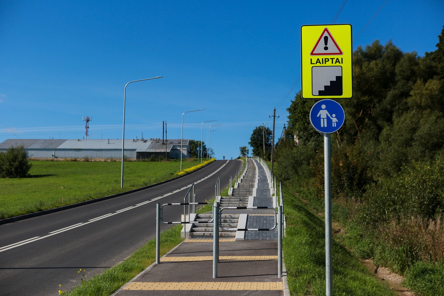Per dešimtmetį dviračių takų tinklas turėtų išsiplėsti nuo dabartinių 3 tūkst. iki 5 tūkst. kilometrų, prioritetas bus skiriamas sujungti atskirus takus į trasas, sako susisiekimo ministras Marius Skuodis.<br>G.Bitvinsko nuotr.