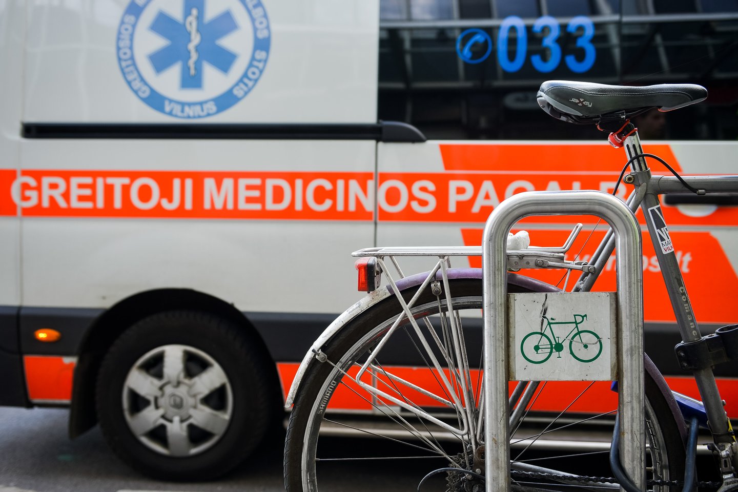Panevėžyje nepilnametis dviračiu kliudė senolę, moteris perduota medikams.<br>J.Stacevičiaus asociatyvi nuotr.