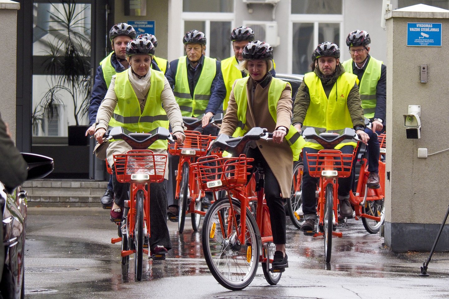 Per dešimtmetį dviračių takų tinklas turėtų išsiplėsti nuo dabartinių 3 tūkst. iki 5 tūkst. kilometrų, prioritetas bus skiriamas sujungti atskirus takus į trasas, sako susisiekimo ministras Marius Skuodis.<br>V.Ščiavisnko nuotr.