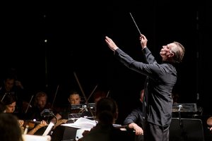 Dirigentas Martynas Staškus kviečia atsakymų į egzistencinius klausimus ieškoti kartu su operos „Lokys“ herojais