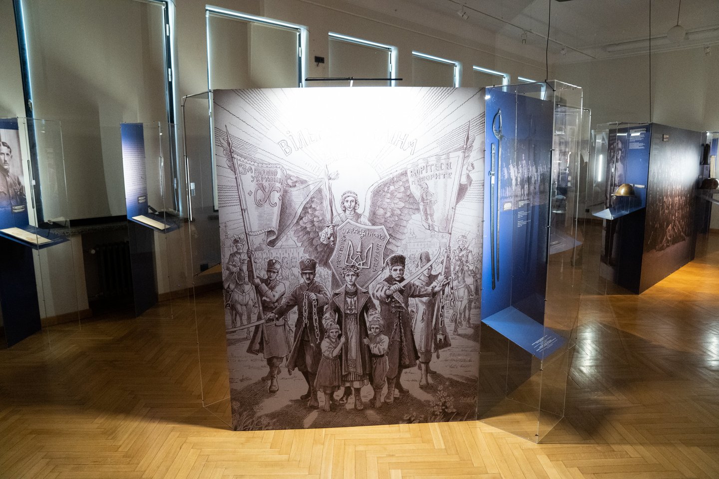 Vytauto Didžiojo karo muziejuje Kaune atidaryta tarptautinė paroda „Amžinai laisva Ukraina!“.<br>G.Bitvinsko nuotr.