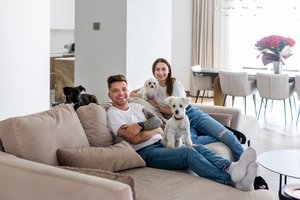 Simona ir Jonas Nainiai pravėrė savo namų duris: išmanus juose net veidrodis