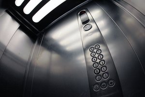 Klaipėdoje iš viešbučio lifto ugniagesiai gelbėjo 2 užstrigusius žmones