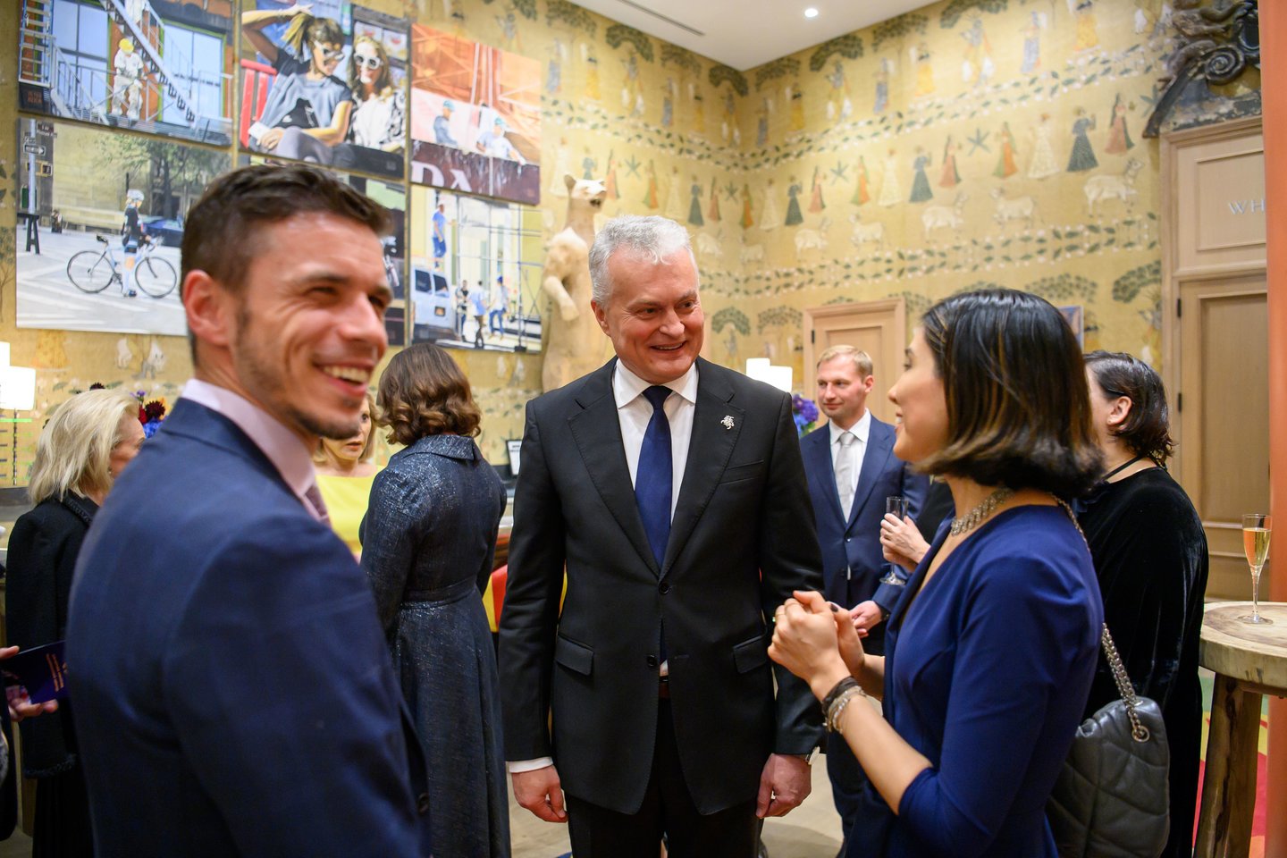 Lietuvos prezidentas Gitanas Nausėda ir pirmoji ponia Diana Nausėdienė dalyvavo Niujorke surengtoje paramos Ukrainai vakarienėje.  <br>Prezidento kanceliarijos nuotr.