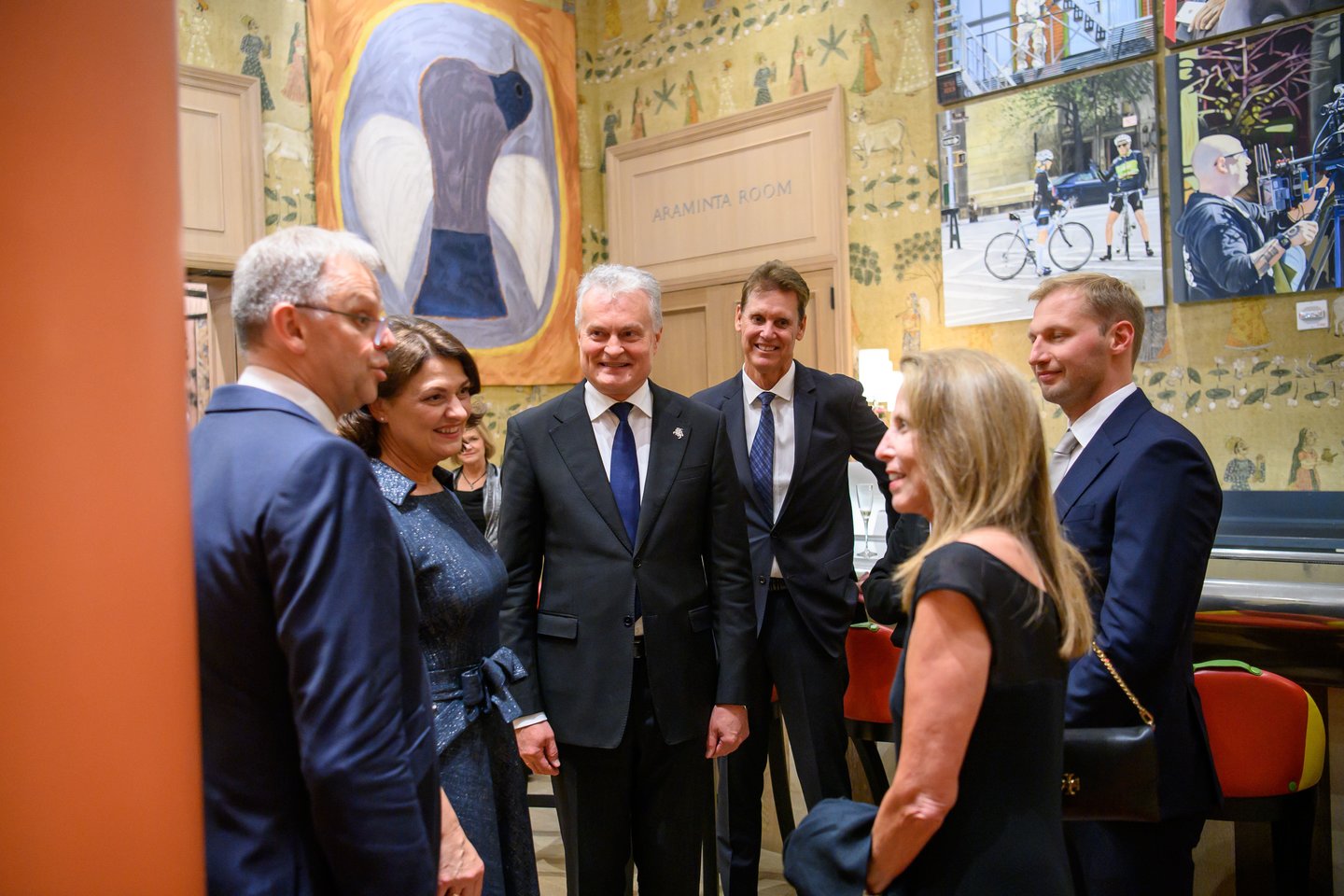  Lietuvos prezidentas Gitanas Nausėda ir pirmoji ponia Diana Nausėdienė dalyvavo Niujorke surengtoje paramos Ukrainai vakarienėje.  <br>Prezidento kanceliarijos nuotr.