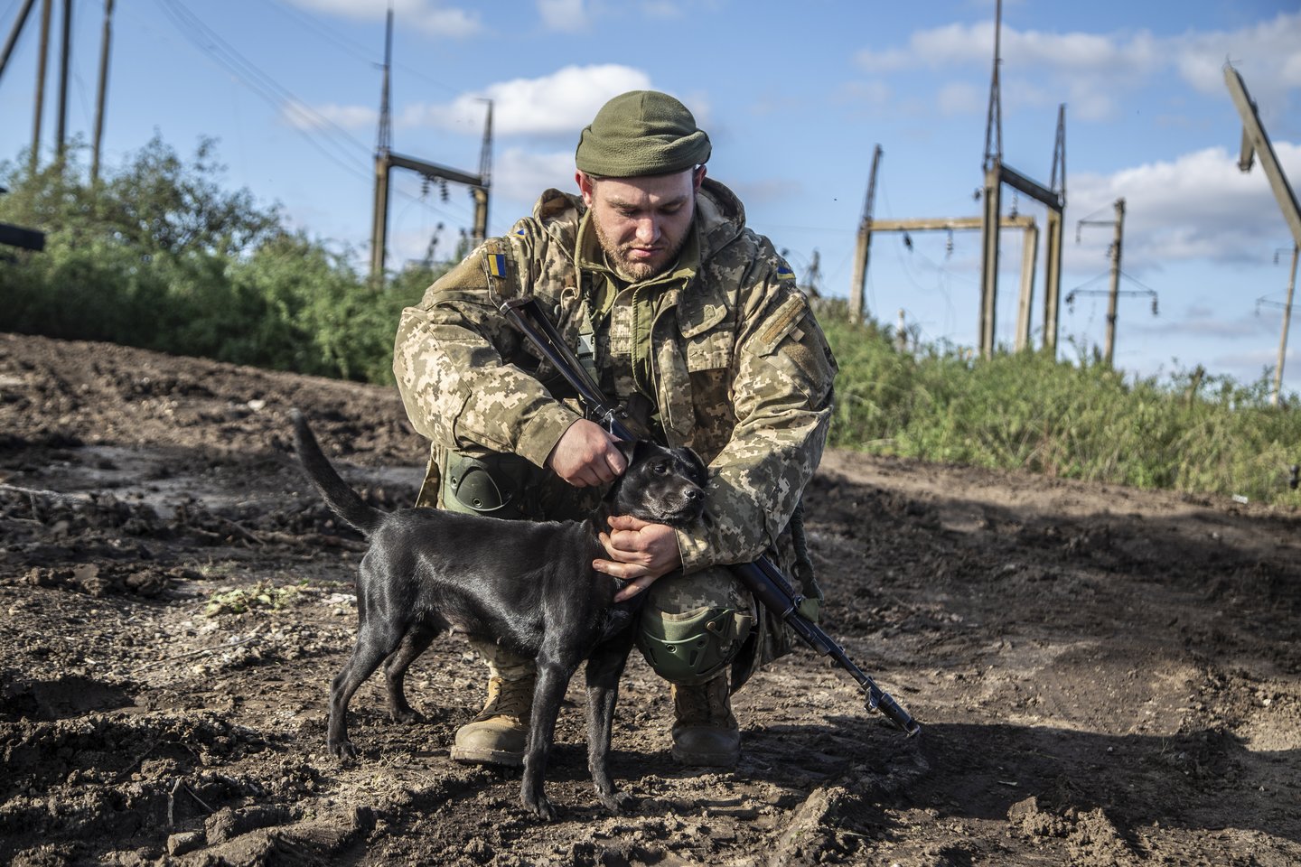 Karas Ukrainoje, ukrainietis karys neseniai i<br>AP/Scanpix nuotr.