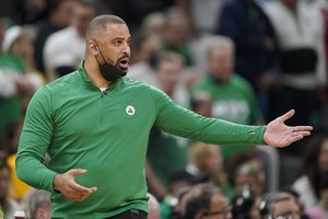 Prisidirbo: dėl seksualinių santykių su klubo darbuotoja „Celtics“ treneris liko darbo