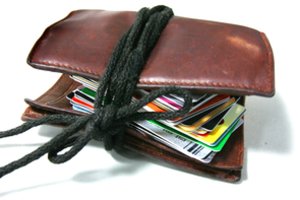 Kazachstanas, Vietnamas, Armėnija ir Turkija nebepriima Rusijos mokėjimo kortelių