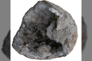 Aptiko kristalų pilnus dinozaurų kiaušinius