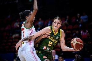 Pasaulio moterų krepšinio pirmenybes užliejo triuškinamų rezultatų potvynis