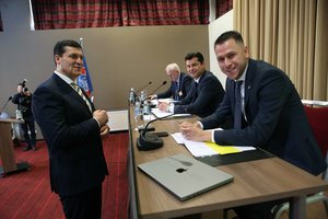 Seimo teisininkai: LFF laikinas perėmimas prieštarautų Konstitucijai