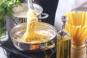 Dujų krizės akivaidoje Nobelio premijos laureatas italus moko makaronus virti kitaip