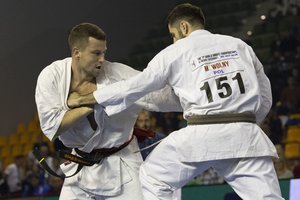 Fantastiška pasaulio kiokušin karatė čempionato pabaiga: išstumdę varžovus Lietuvos atstovai susižėrė istorinius 3 aukso medalius