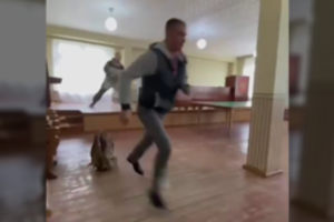 Šaukimą gavęs jaunas vyras atėjęs į Rusijos karinį komisariatą apšaudė karininkus, vieno būklė kritinė