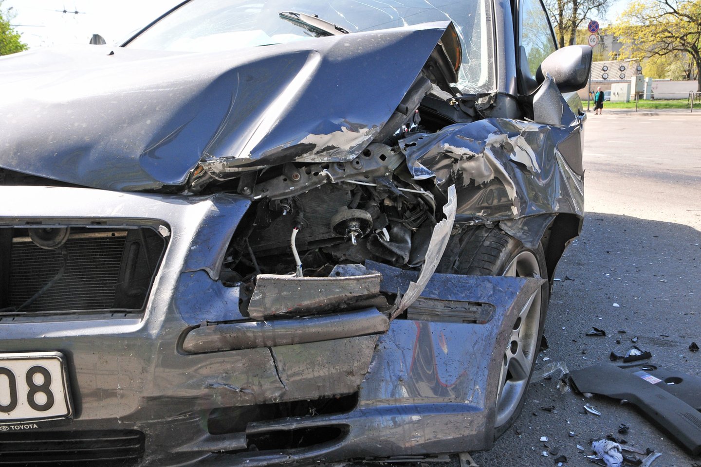 Šilutės rajone automobilis rėžėsi į sunkvežimį, avarijos metu nukentėjo „Toyota Avensis“ keleivė.<br>A.Vaitkevičiaus asociatyvi nuotr.