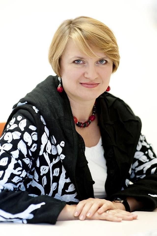 R.Rekašiūtė-Balsienė nuo 1995 metų konsultuoja organizacijas, yra nepriklausoma vadybos konsultantė.