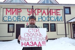 Rusas savo parduotuvės vitrinoje pasmerkė karą Ukrainoje: „Eikite velniop su savo mobilizacija“