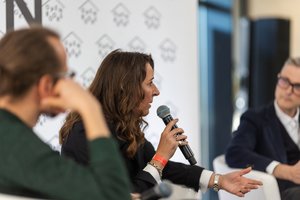 Ar tankas gali nugalėti eilėraštį? O eilėraštis – tanką?