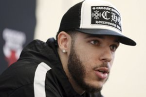 Lonzo Ballo vargai – teigė, kad jaučia skausmą net lipant laiptais