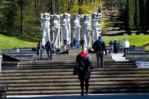 Baigėsi pirkimas dėl memorialo Antakalnio kapinėse demontavimo: stelos turėtų būti nukeltos iki lapkričio