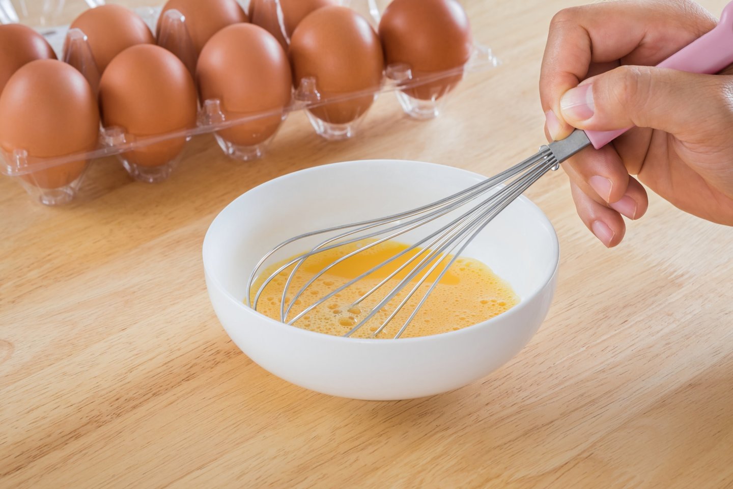 Pagaminti plaktą kiaušinienę ar išsikepti kiaušinį nesunku, bet tam tikros klaidos gali visa tai sugadinti. <br>123rf nuotr.