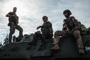 Rusijai planuojant keturių Ukrainos regionų aneksiją ukrainiečiai tęsia kontrpuolimą