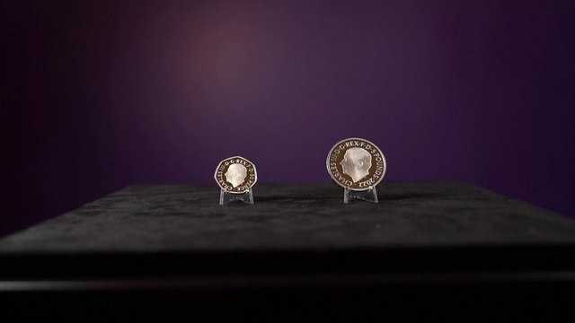 Pristatytos pirmosios monetos su Didžiosios Britanijos karaliaus Karolio III portretu