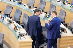 The fate of Kreivys was decided in a half-empty Seimas hall: bullying of the Opposition's questions and a glimpse of where they themselves went
