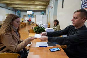 Latvijoje prasidėjo karo Ukrainoje temdomi parlamento rinkimai