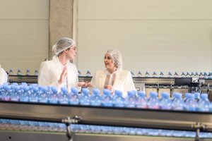 Nuo gręžinio iki buteliuko: kaip vanduo patenka ant mūsų stalo?