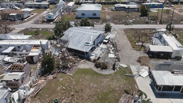 Po Floridoje praūžusio uragano gyventojų nepasitenkinimas: nuogąstaujama dėl nepakankamo pagalbos teikimo