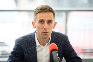 Kritikuoja Finansų ministeriją: kai nori, kad naujiena būtų nepastebėta, ją paskelbi penktadienį pavakare