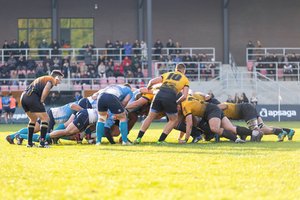 Regbio lygos pusfinalis prasidėjo dramatiškais mūšiais ir lygiosiomis „Pietinia“ derbyje