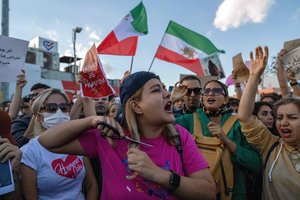 Irano saugumo pajėgos vaikė studentų protestą dėl M. Amini