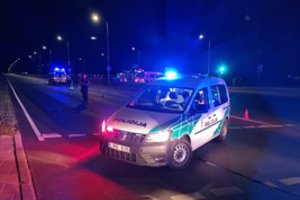 Policijai skambinusios vilnietės planas atsisuko prieš ją: atvykę pareigūnai išvydo girtą šaudantį ir vairuojantį jos mylimąjį