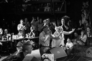 Į „Tamsta“ klubo renginius tėvai galės nemokamai atsivesti nepilnamečius vaikus