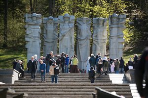 Įsikišus JT Žmogaus teisių komitetui, Vilnius atideda sovietinių skulptūrų nukėlimą