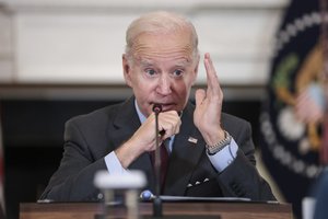 J. Bidenas vyksta į uraganą išgyvenusią Floridą – politinio oponento teritoriją