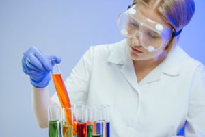 Neigia mitą, kad tikslieji mokslai – tik berniukams: pasirinkimą ir sėkmę lemia ne lytis