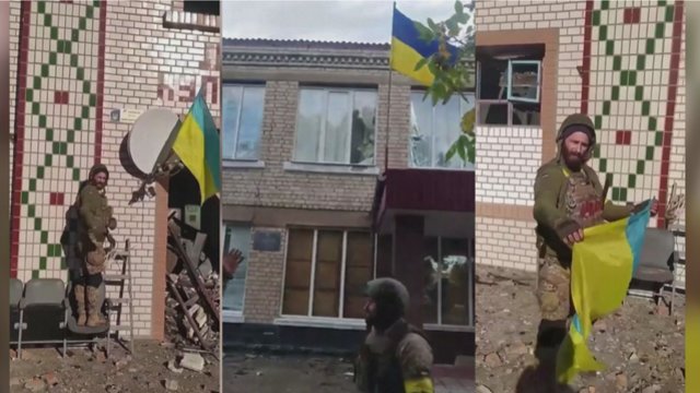 Užfiksavo, kaip po daugiau nei pusės metų Ukrainos vėliava vėl kyla virš išlaisvintų gyvenviečių