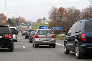 Lietuviai dar gali pasidžiaugti nemokamais keliais: rinkliavos pradžia vėluos